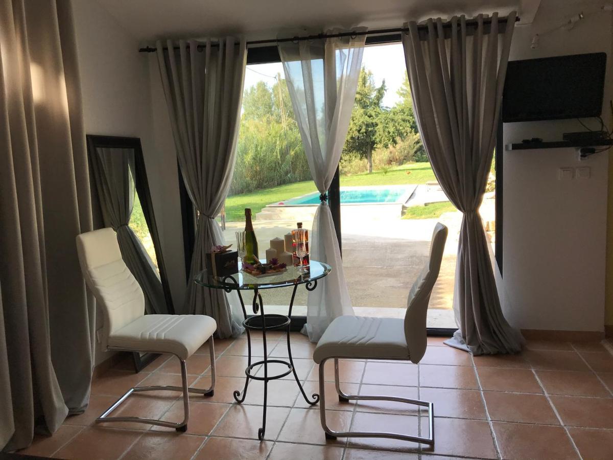 Luxe Vue Sur Piscine Et Parc Apartment Miramas